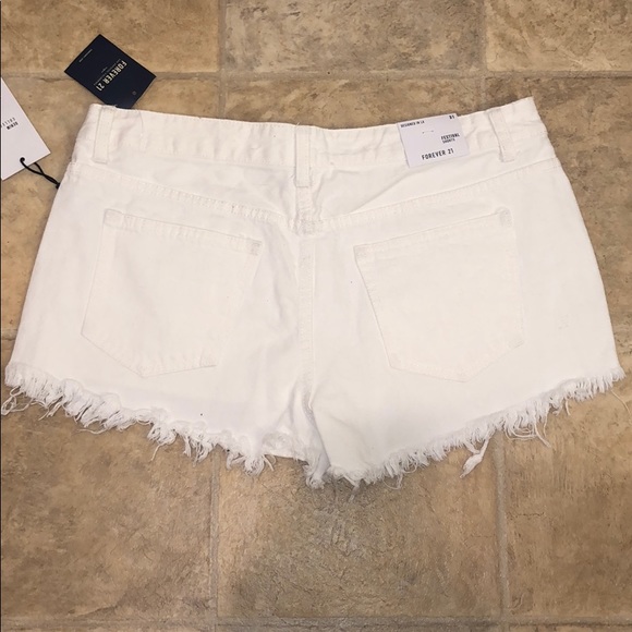 White shorts - Picture 5 of 5